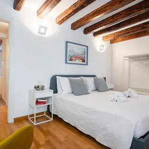 Apartment Ca' Laura - San Marco Canal View, Venice