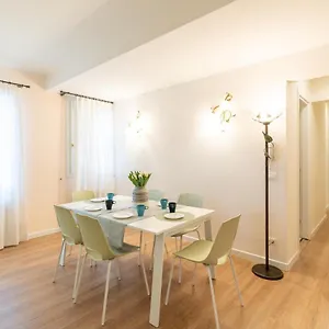 Apartment Ricco Di Comfort, Grande, Luminoso E Comodo, Venice