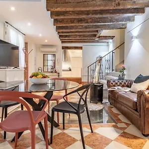 Apartment Italian Experience-rio San Lorenzo Boutique, Venice